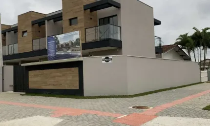 Sobrado Novo de Esquina à Venda – Guaratuba/PR, a 350m da Praia