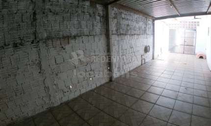 Casa no bairro Dom Lafayete com 03 dormitórios e 02 vagas de garagem.