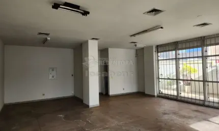 Ótimo Salão Comercial no Centro com 3,5metros de pé direito