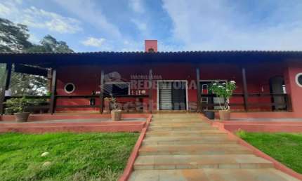 Chácara na Estância Jóckei Clube com 6400 metros quadrados de terreno