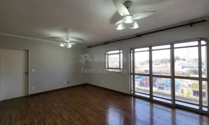 Apartamento com 03 dormitórios,  02 vagas de garagem no Centro.