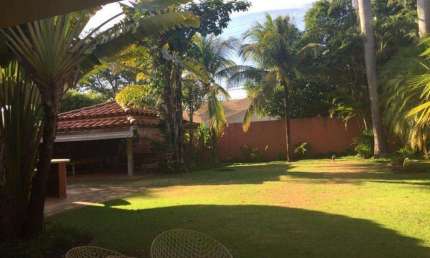Casa no Condomínio Debora Cristina com 04 dormitórios