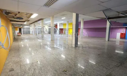 Ótimo salão comercial, amplo com estacionamento próximo ao Calçadão de Rio Preto