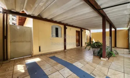 Boa vista - Excelente casa com 03 dormitórios sendo 01 tipo apartamento
