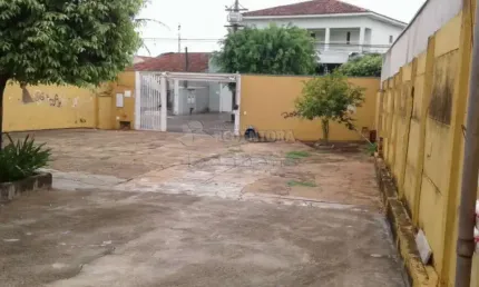 Vila São Judas Tadeu - Casa com 2 dorms, sendo 1 suite, sala, coz, 2 wcs, varanda, amplo quintal, forro em laje, pisos em cerâmica