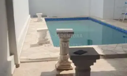 Jardim Alto Rio Preto - Casa em bom local, em esquina com piscina, bem conservada.