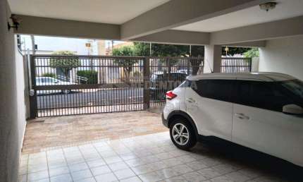 Casa de 03 dormitórios na Vila Nossa Senhora da Paz