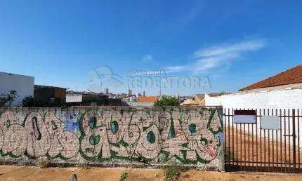 Boa Vista - Terreno com 968 m² de área total, tendo uma testada de 22 metros