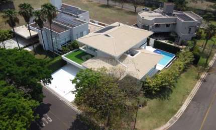 Condomínio Green Palm - Linda sobrado com elevador de esquina à venda contendo 4 suítes