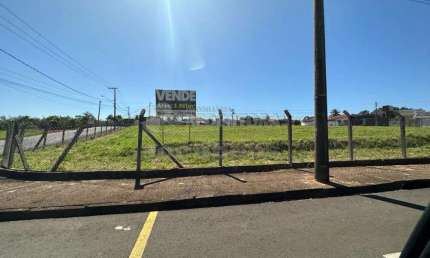 Terreno de esquina comercial no Parque das Flores II