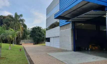 Itatiba sp - galpão industrial com acabamento diferenciado, remetendo a uma construção de padrão mais elevado que o convencional.