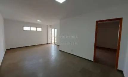 Centro - Apartamento com 03 dormitórios e 01 vaga de garagem