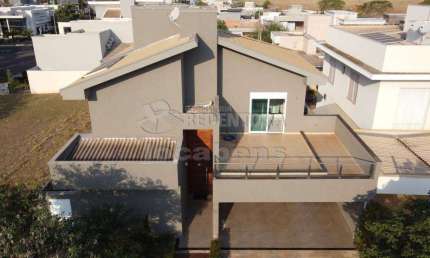 Sobrado no Damha 5 com 3 dormitórios, varanda gormet, terraço e piscina!