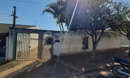 Vila Elmaz - Casa ampla com 5 dormitórios em rua tranquila e de fácil acesso ao restante da cidade