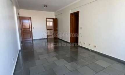 Centro - Apartamento amplo com 3 dormitórios em excelente localização