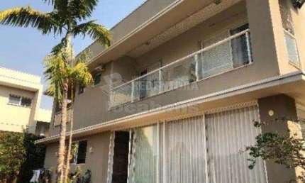 Casa de Condomínio com 3 Quartos e 3 banheiros à Venda, 366 m²