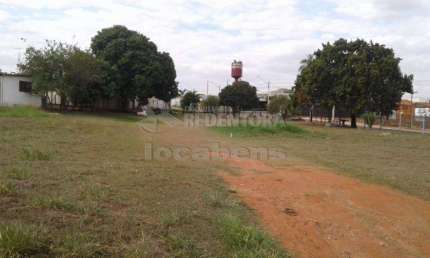 Área remanescente em frente Rotatória do Bianco x Vista Bela, podendo vender a área inteira ou parte (30x24 metros = 720 m²)