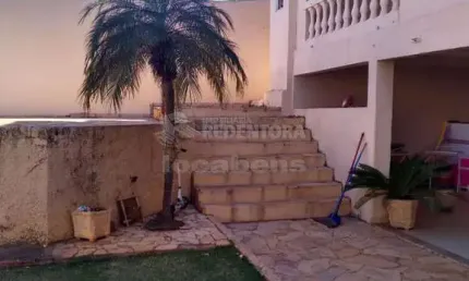 Jardim dos Seixas Casa de 03 dormitórios, 04 vagas de garagem.