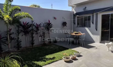 Casa diferenciada de 3 dormitórios no Jardim Tropical