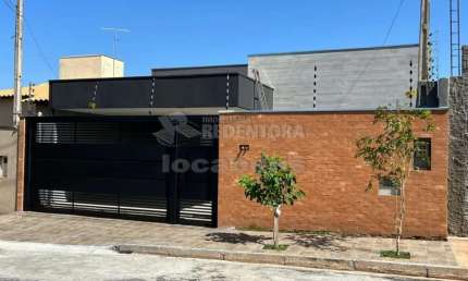 Belíssima casa de 2 dormitórios no Res. das Américas