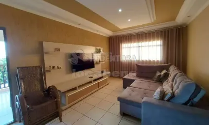 Casa / Sobrado - à  venda com 03 Dormitórios em excelente localização.