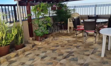 Linda cobertura de 3 dormitórios no bairro Vila Redentora