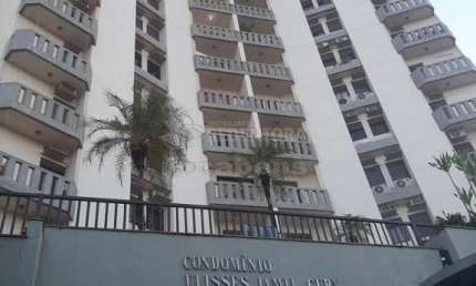 Excelente cobertura com 04 dormitórios sendo 01 tipo apartamento e todos com armários no bairro Santos Dumont