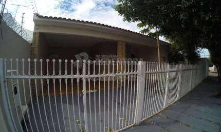 Boa Vista - Casa em bom local, boa para renda, 236 m² de construção, alugada, boa para renda