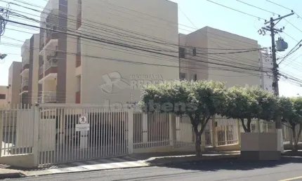 Residencial Laureano Tebar Apartamento com 2 dormitórios com sacada