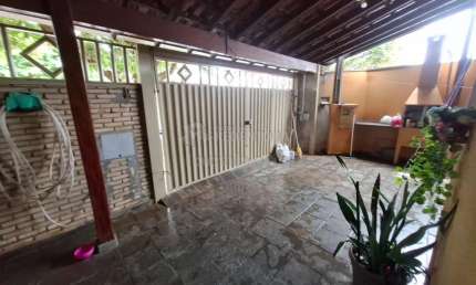 Vila Diniz- Casa com 02 dormitórios e garagem para 2 carros.