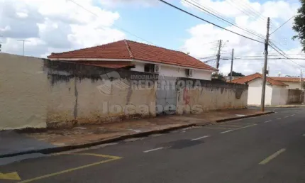 BOA VISTA - Casa Em esquina, fácil acesso, com 3 dorms