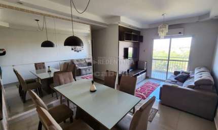 Apartamento mobiliado com 3 dormitórios e 2 vagas de garagem no Edificio Pinheiros Clube.