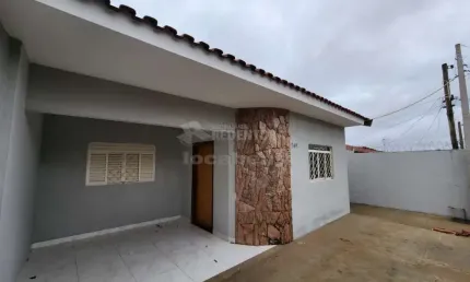 Jardim das oliveiras casa de 02 dormitórios sendo 01 com armário.