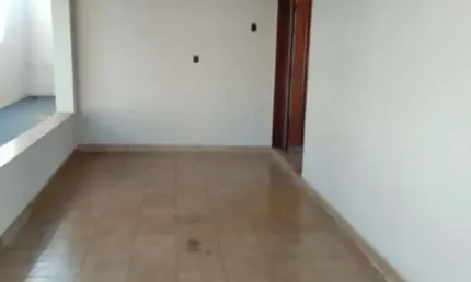 Casa com 02 Dormitórios, 04 Vagas de garagens no bairro Santos Dumont.