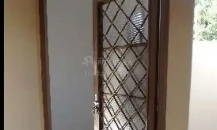 Jardim Bianco - Casa com 2 dorms, sala, coz, wc, quintal, garagens cobertas, portão basculante eletrônico, pisos em cerâmica