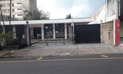 Centro - Casa com ampla construção e terreno em excelente localização, Comercio ou Residencia