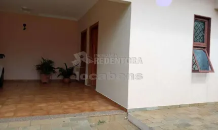 Casa localizada no bairro São Manoel / Jardim Panorama com 3 dormitórios e 2 vagas de garagem cobertas.