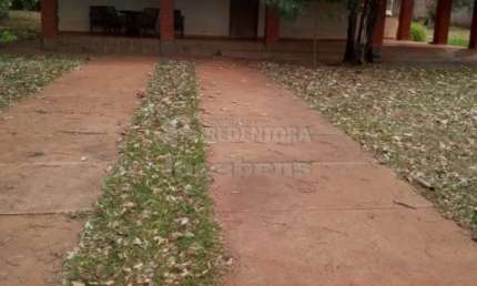 Terreno em condomínio fechado à venda na Zona Rural, Guapiaçu 