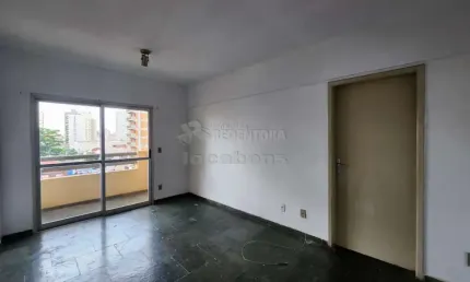 Apartamento com 1 dormitório no Centro e 01 vaga de garagem.