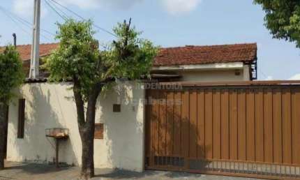 imóvel com 2 casas (frente e fundos) no Jardim Maria Lúcia