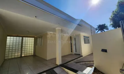 Casa com 03 dormitórios sendo 01 tipo apartamento e com armário no bairro boa vista
