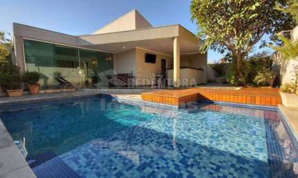 Casa para locação localizado no Damha I com 5 dormitórios e 4 vagas de garagem.