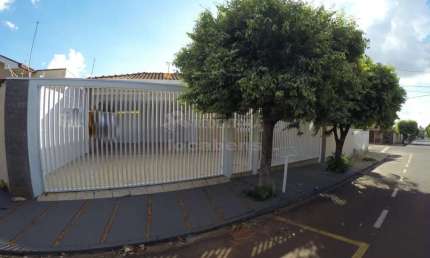 Casa Residencial e comercial l 04 Dormitórios - Parque Celeste