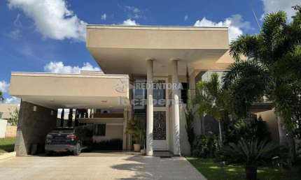 Venda de Sobrado com elevador possuindo 4 dormitórios localizado no Condomínio Eco Village.