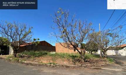 Parque das Aroeiras II - Terreno de Esquina para Venda 300,64 m²