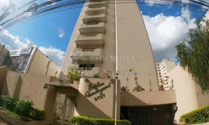 Centro / edifício flamboyant - apartamento com 03 dormitórios com armários embutidos, sendo 1 tipo apartamento