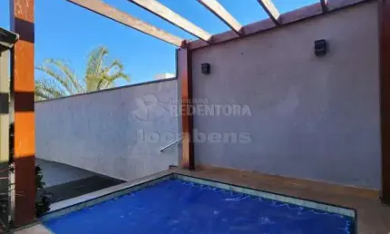 Casa com 04 dormitórios, 04 vagas de garagem no bairro Jardim Tarraf.