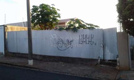 Boa Vista - Terreno com 427 m², fácil acesso, murado nos lados e fundos