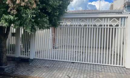 Excelente Casa Residencial para Venda - 3 Dormitórios / Jardim América