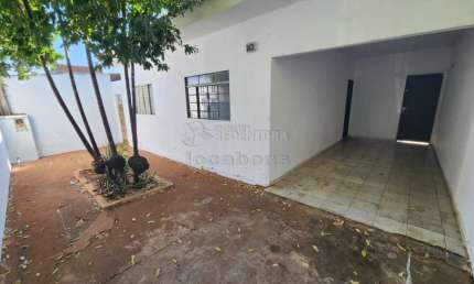 Casa com 2 dormitórios localizado no Jardim Santo Antônio